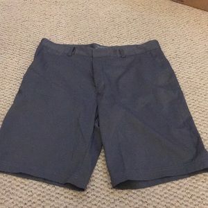 Men’s golf shorts